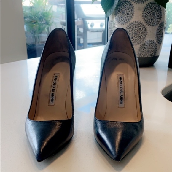 Manolo Blahnik Navy Leather Pointed Toe Pumps - Picture 5 of 7